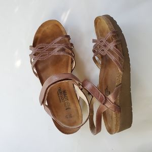 naot sandals size 7.5